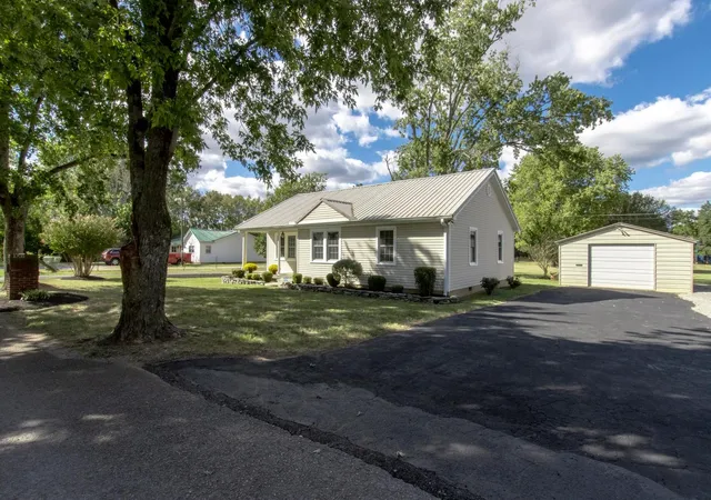 Photo 1 of Single family home for sale at 1705 E Pitts Ln, Murfreesboro, TN 37130 | MLS# 3603832 | Listing updated on 2026-10-01