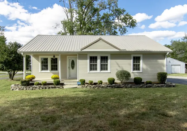 Photo 2 of Single family home for sale at 1705 E Pitts Ln, Murfreesboro, TN 37130 | MLS# 3603832 | Listing updated on 2026-10-01