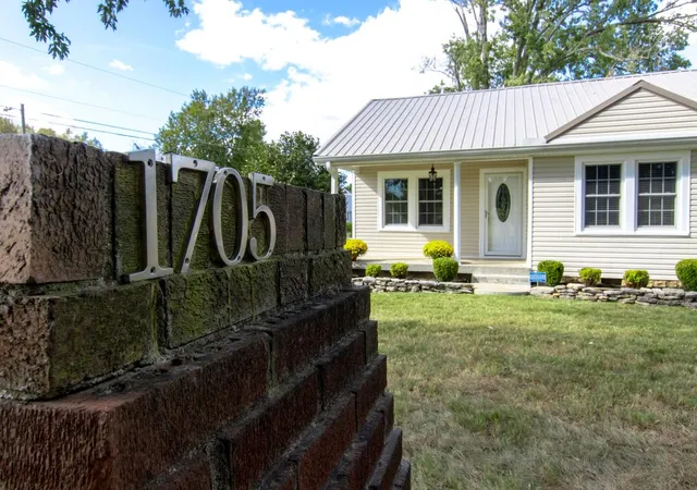 Photo 3 of Single family home for sale at 1705 E Pitts Ln, Murfreesboro, TN 37130 | MLS# 3603832 | Listing updated on 2026-10-01