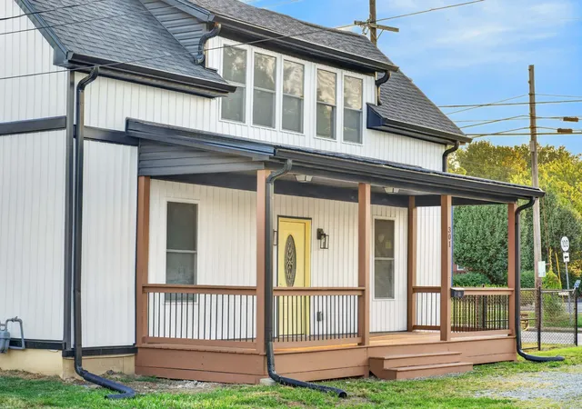 Photo 2 of Single family home for sale at 301 S Main St, Franklin, KY 42134 | MLS# 3602014 | Listing updated on 2026-09-28