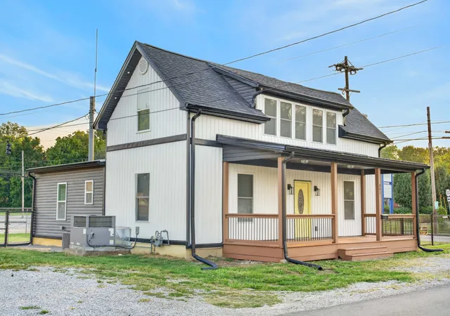 Photo 3 of Single family home for sale at 301 S Main St, Franklin, KY 42134 | MLS# 3602014 | Listing updated on 2026-09-28
