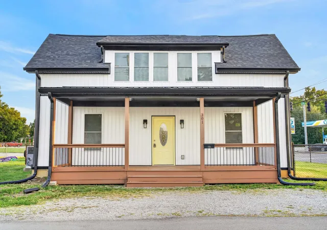 Photo 3 of Single family home for sale at 301 S Main St, Franklin, KY 42134 | MLS# 3602014 | Listing updated on 2026-09-28