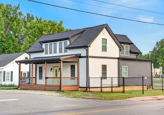 Photo 4 of Single family home for sale at 301 S Main St, Franklin, KY 42134 | MLS# 3602014 | Listing updated on 2026-09-28