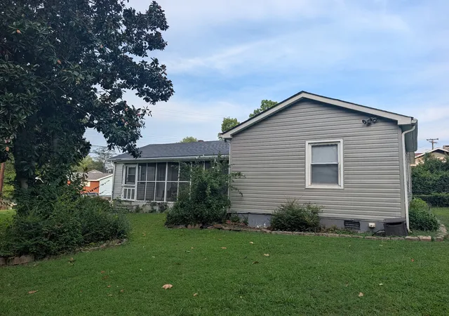 Photo 2 of Single family home for sale at 341 Vermont Ave, Oak Ridge, TN 37830 | MLS# 3610057 | Listing updated on 2026-10-05