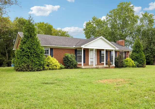 Photo 3 of Single family home for sale at 5988 Highway 31 W, Portland, TN 37148 | MLS# 3603073 | Listing updated on 2026-10-08