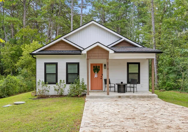 Photo 1 of Single family home for sale at 210 Neal Dr, Rossville, GA 30741 | MLS# 3602009 | Listing updated on 2026-10-06