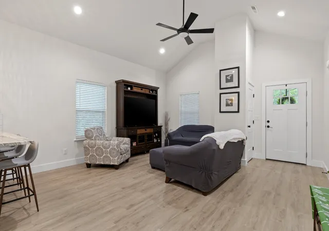 Photo 4 of Single family home for sale at 210 Neal Dr, Rossville, GA 30741 | MLS# 3602009 | Listing updated on 2026-10-06