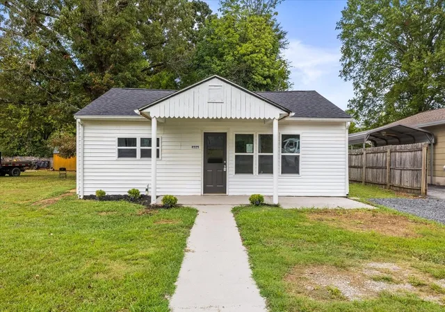 Photo 1 of Single family home for sale at 4325 Greenbriar Rd, Chattanooga, TN 37412 | MLS# 3602417 | Listing updated on 2026-10-02