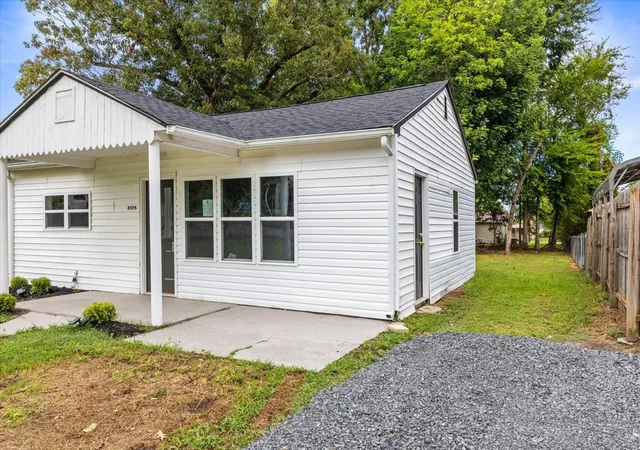 Photo 3 of Single family home for sale at 4325 Greenbriar Rd, Chattanooga, TN 37412 | MLS# 3602417 | Listing updated on 2026-10-02
