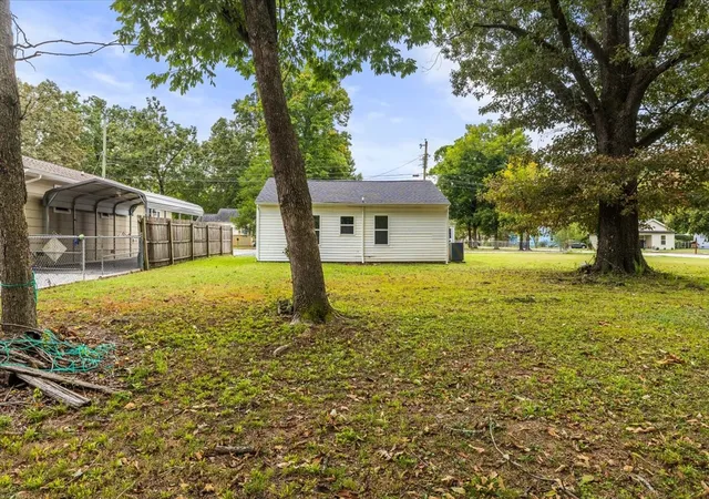 Photo 4 of Single family home for sale at 4325 Greenbriar Rd, Chattanooga, TN 37412 | MLS# 3602417 | Listing updated on 2026-10-02