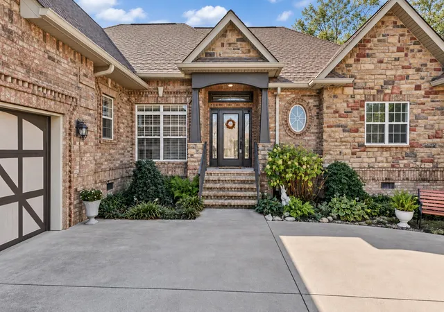 Photo 2 of Single family home for sale at 3176 Austin Brian Ct, Clarksville, TN 37043 | MLS# 3612479 | Listing updated on 2026-10-06
