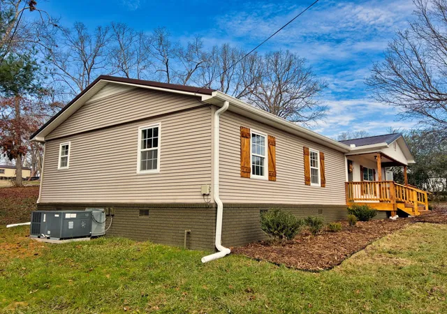 Photo 3 of Single family home for sale at 314 Hidden Valley Cir, Mc Minnville, TN 37110 | MLS# 3602057 | Listing updated on 2026-10-08