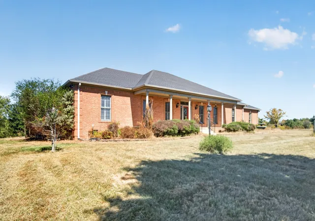 Photo 1 of Single family home for sale at 6515 Greenville Rd, Hopkinsville, KY 42240 | MLS# 3603555 | Listing updated on 2026-10-01