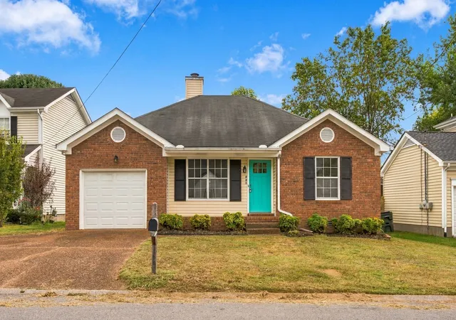 Single family home for sale at 342 N Birchwood Dr, Hendersonville, TN 37075 | MLS# 3602378