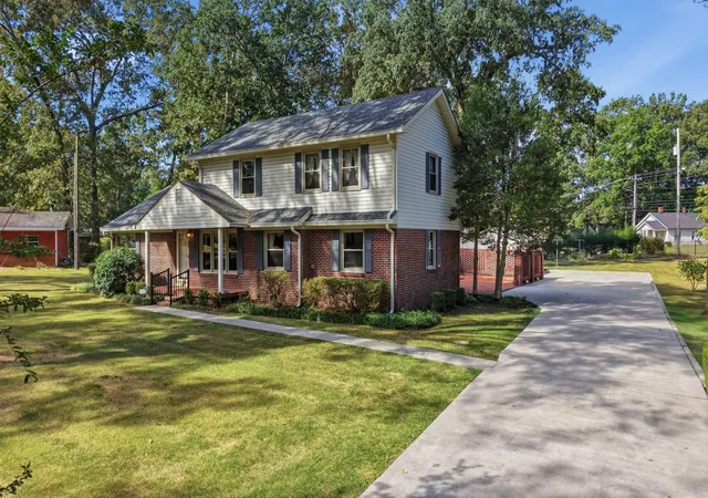 Photo 4 of Single family home for sale at 200 Fleming St, Tullahoma, TN 37388 | MLS# 3602564 | Listing updated on 2026-10-01