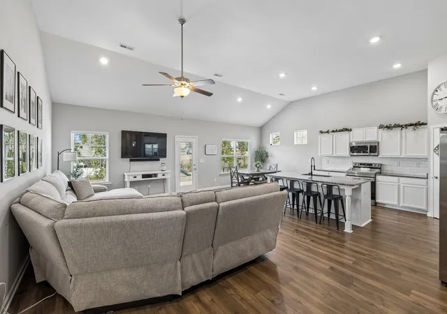 Photo 3 of Single family home for sale at 805 Niles Woods Way, Murfreesboro, TN 37129 | MLS# 3602105 | Listing updated on 2026-10-09