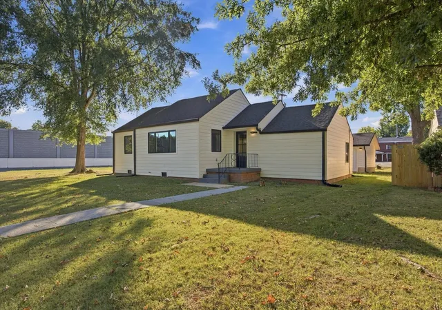 Photo 3 of Single family home for sale at 415 Haney Dr, Chattanooga, TN 37411 | MLS# 3602076 | Listing updated on 2026-10-07
