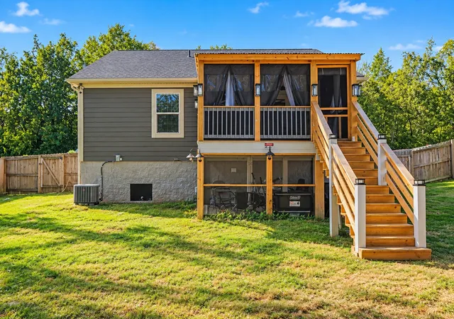 Photo 3 of Single family home for sale at 112 Bradford Dr, Franklin, TN 37064 | MLS# 3603308 | Listing updated on 2026-10-07