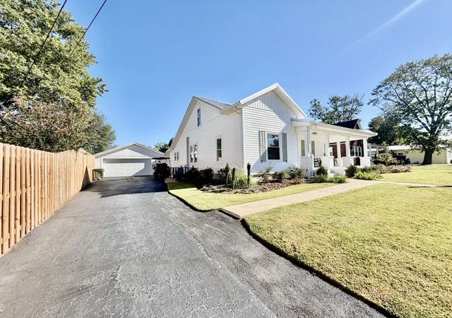 Photo 3 of Single family home for sale at 136 Groh St, Lawrenceburg, TN 38464 | MLS# 3611774 | Listing updated on 2026-10-05