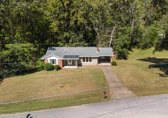 Photo 3 of Single family home for sale at 134 Mcrae St, Camden, TN 38320 | MLS# 3612233 | Listing updated on 2026-10-08