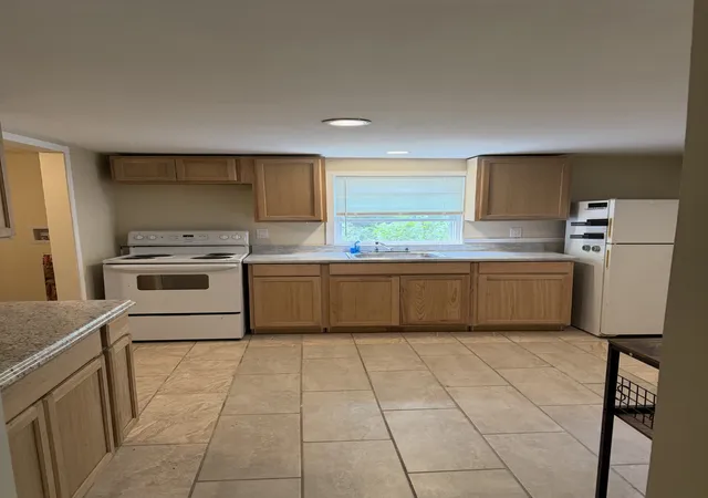 Photo 3 of Single family home for sale at 422 N Brewer St, Paris, TN 38242 | MLS# 3602350 | Listing updated on 2026-09-29