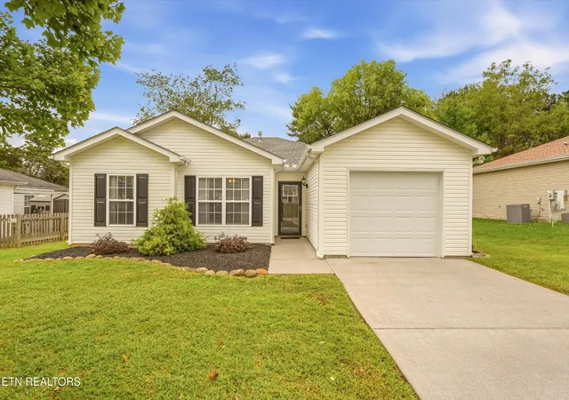 Single family home for sale at 2326 Slate Valley Ln, Knoxville, TN 37923 | MLS# 3602131