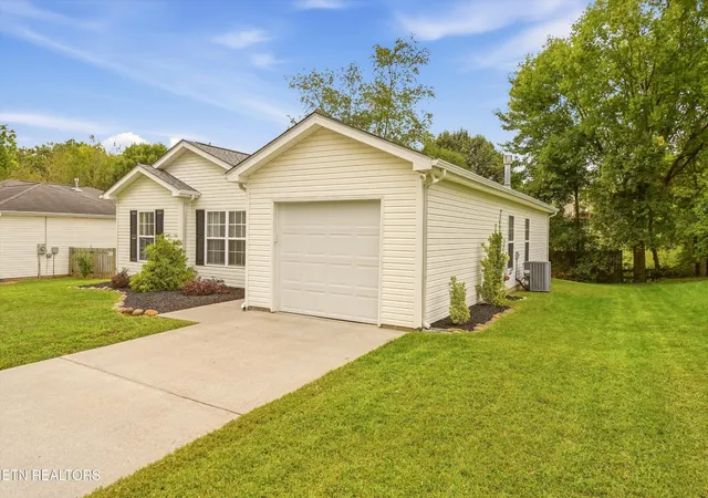 Photo 2 of Single family home for sale at 2326 Slate Valley Ln, Knoxville, TN 37923 | MLS# 3602131 | Listing updated on 2026-10-06