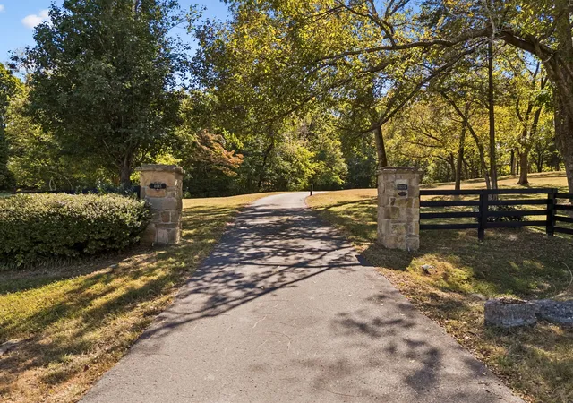 Photo 3 of Single family home for sale at 4685 Everal Ln, Franklin, TN 37064 | MLS# 3618772 | Listing updated on 2026-10-19