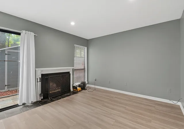 Photo 4 of Townhouse for sale at 3970 Grahamdale Cir #B, Memphis, TN 38122 | MLS# 3602145 | Listing updated on 2026-10-07
