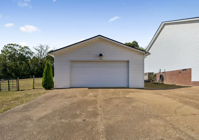 Photo 2 of Single family home for sale at 1245 Cliff Amos Rd, Spring Hill, TN 37174 | MLS# 3615253 | Listing updated on 2026-10-10