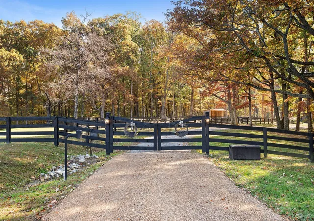 Photo 2 of Single family home for sale at 6024 Mercy Ln, Franklin, TN 37064 | MLS# 3620259 | Listing updated on 2026-10-29