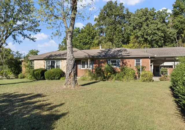 Photo 2 of Single family home for sale at 1429 Highway 100, Centerville, TN 37033 | MLS# 3611174 | Listing updated on 2026-10-03
