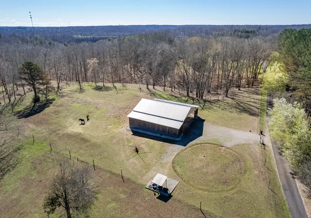 Photo 3 of Single family home for sale at 925 Bumpas Rd, Lawrenceburg, TN 38464 | MLS# 3602953 | Listing updated on 2026-09-30