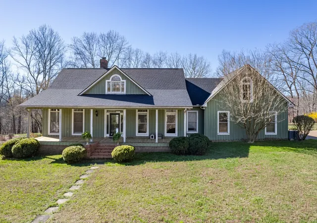 Photo 4 of Single family home for sale at 925 Bumpas Rd, Lawrenceburg, TN 38464 | MLS# 3602953 | Listing updated on 2026-09-30
