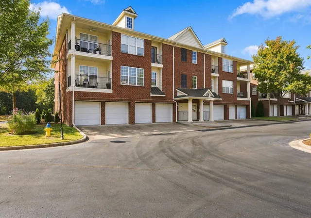 Photo 2 of Condo for sale at 3201 Aspen Grv Dr #E3, Franklin, TN 37067 | MLS# 3612357 | Listing updated on 2026-10-08