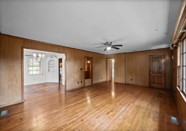 Photo 2 of Single family home for sale at 800 East 7th St, Hopkinsville, KY 42240 | MLS# 3602191 | Listing updated on 2026-09-28