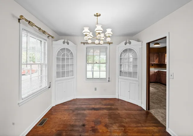 Photo 3 of Single family home for sale at 800 East 7th St, Hopkinsville, KY 42240 | MLS# 3602191 | Listing updated on 2026-09-28