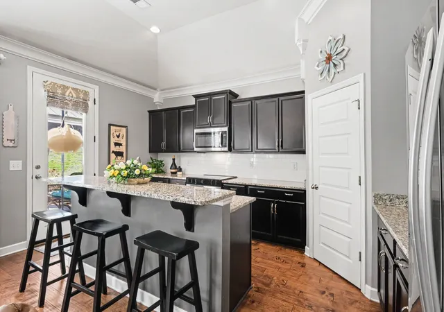 Photo 2 of Single family home for sale at 2700 Nottingham Dr, Columbia, TN 38401 | MLS# 3610130 | Listing updated on 2026-10-24