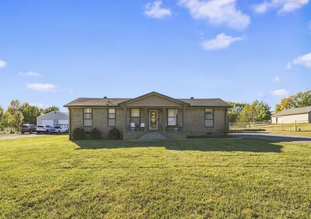Photo 1 of Single family home for sale at 70 Byars Ln, Castalian Springs, TN 37031 | MLS# 3614433 | Listing updated on 2026-10-08