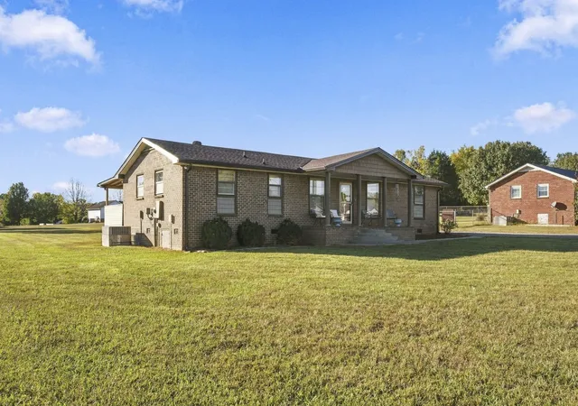Photo 3 of Single family home for sale at 70 Byars Ln, Castalian Springs, TN 37031 | MLS# 3614433 | Listing updated on 2026-10-08