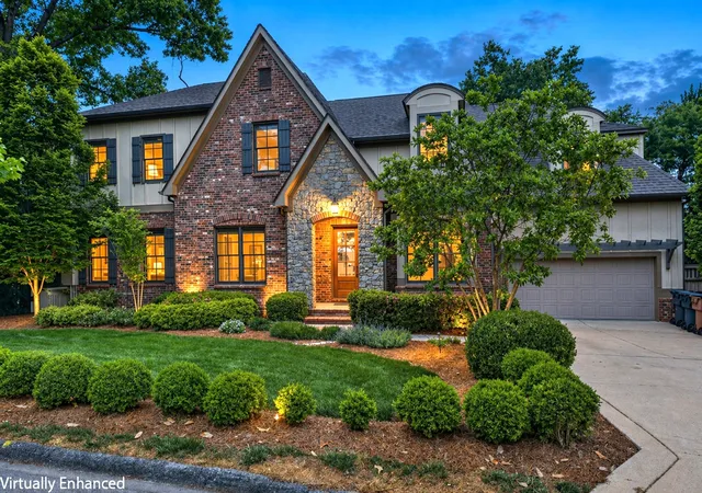 Photo 2 of Single family home for sale at 2303 20th Avenue S, Nashville, TN 37212 | MLS# 3602486 | Listing updated on 2026-10-01