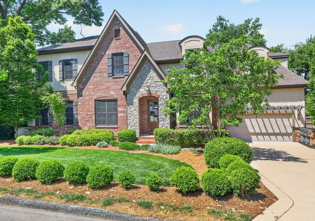Photo 3 of Single family home for sale at 2303 20th Avenue S, Nashville, TN 37212 | MLS# 3602486 | Listing updated on 2026-10-01