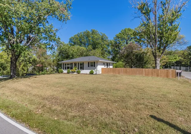 Photo 3 of Single family home for sale at 145 Elizabeth St, Ashland City, TN 37015 | MLS# 3603870 | Listing updated on 2026-10-05