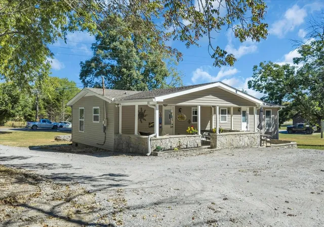 Photo 2 of Single family home for sale at 4164 Trousdale Fry Pike, Lebanon, TN 37087 | MLS# 3602816 | Listing updated on 2026-10-05