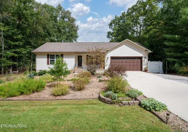 Photo 2 of Sale Pending at 8165 Chief Red Cloud Dr, Crossville, TN 38572 | MLS# 3602273 | Listing updated on 2026-10-01