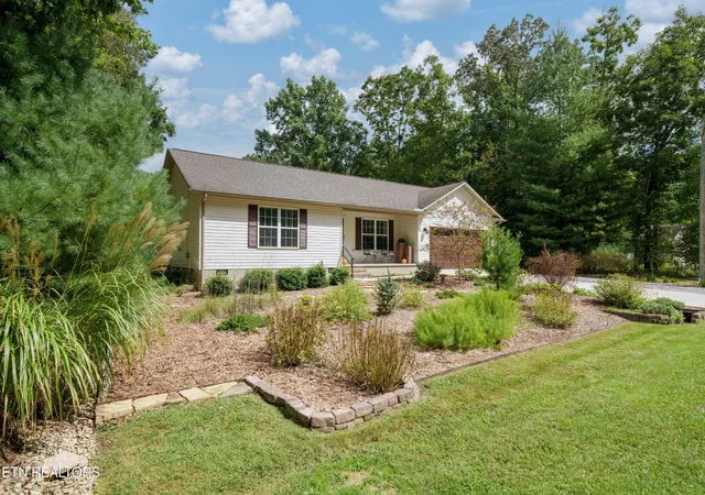Photo 3 of Sale Pending at 8165 Chief Red Cloud Dr, Crossville, TN 38572 | MLS# 3602273 | Listing updated on 2026-10-01