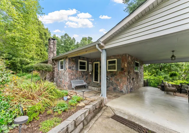 Photo 3 of Single family home for sale at 1629 Piney Point Rd, Spring City, TN 37381 | MLS# 3602272 | Listing updated on 2026-10-03