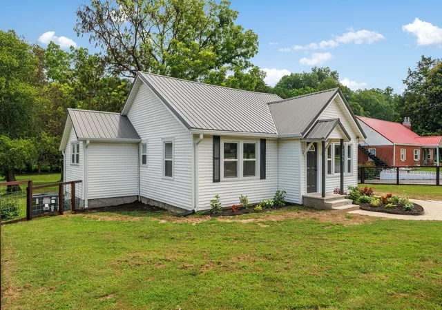 Photo 3 of Single family home for sale at 2594 Faulkner Springs Rd, Mc Minnville, TN 37110 | MLS# 3611432 | Listing updated on 2026-10-04