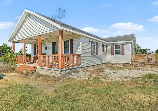 Photo 3 of Single family home for sale at 1720 Loop Ln, Gracey, KY 42232 | MLS# 3602294 | Listing updated on 2026-09-29