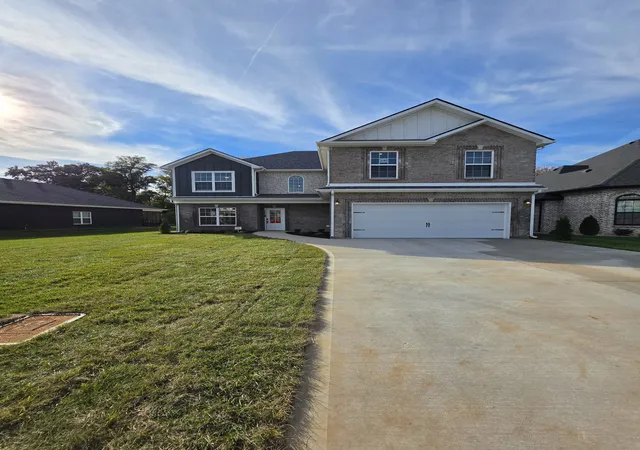 Photo 1 of Single family home for sale at 1326 English Oak Dr, Clarksville, TN 37043 | MLS# 3602296 | Listing updated on 2026-10-28